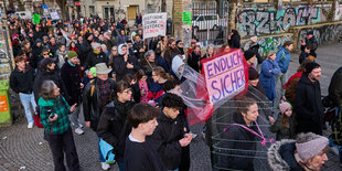 Eine Demonstration am Eingang des Görlitzer Parks