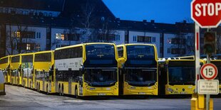 Busse im Depot