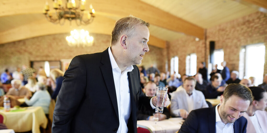 Leif-Erik Holm und Enrico Schult auf dem Landesparteitag der AfD Mecklenburg-Vorpommern im Kur- und Landhotel Borstel-Treff.