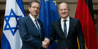 Bundeskanzler Olaf Scholz und Israels Präsident Izchak schütteln sich die Hand