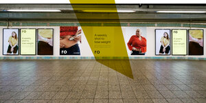 Werbetafeln in der New Yorker Subway, auf denen Menschen sich die Abnehmspritze setzen