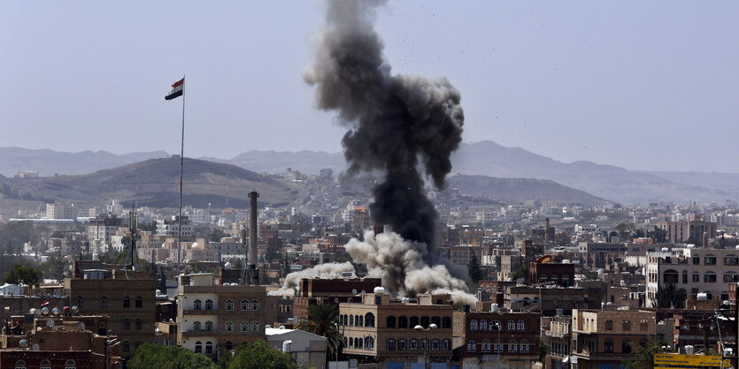 Rauchwolken über Sanaa, Jemen