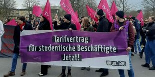 Demonstration und Kundgebung.