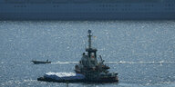 Das Schiff von "Open Arms" verlässt den Hafen von Larnaca auf Zypern
