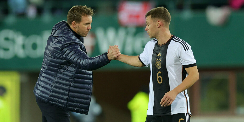 Trainer Julian Nagelsmann mit Spieler Joshua Kimmich.