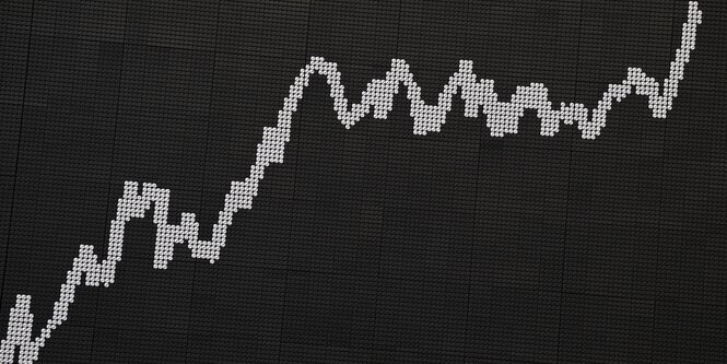 Aktienindex an einer Anzeigetafel.