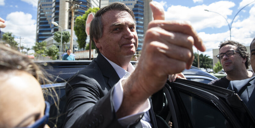 Bolsonaro zeigt den Daumen