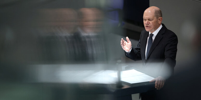 Bundeskanzler Scholz spricht vor dem Parlament in Berlin