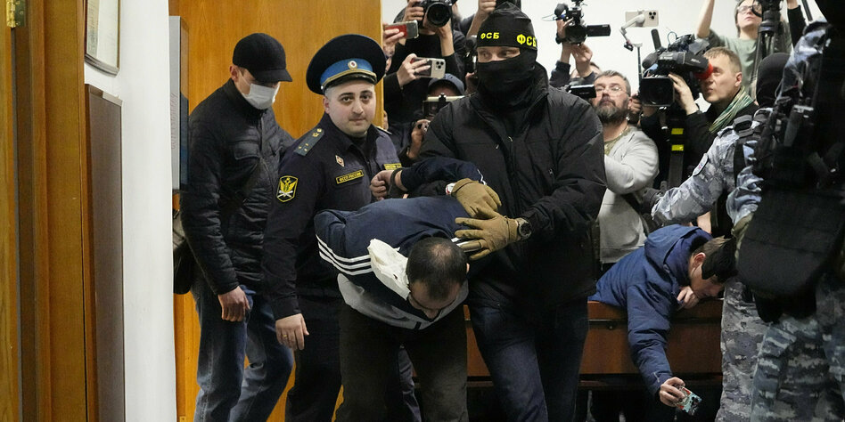 Terrorverdächtige in Moskau: Mit Folterspuren vor Gericht