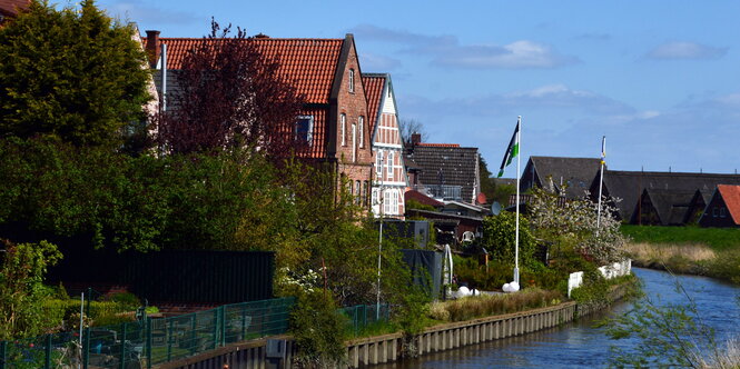 Der Fluss Lühe bei Steinkirchen im Alten Land