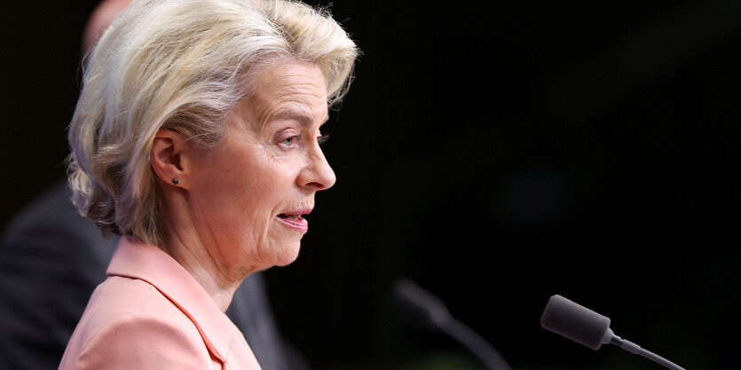 Ursula von der Leyen während einer Pressekonferenz