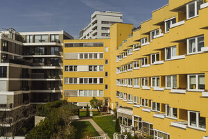 Blick aus dem Fenster moderner Neubauten