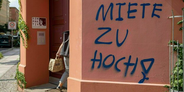Graffiti an einer Hauswand: Miete zu hoch !
