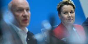 Das Foto zeigt Berlins Regierungschef Kai Wegner (CDU) und seine Stellvertreterin Franziska Giffey (SPD).