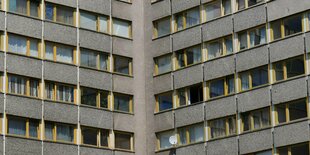 Wohnhaus-Fassade aus Beton