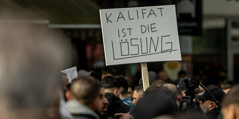 Kalifat ist die Lösung , Schild bei der Demo