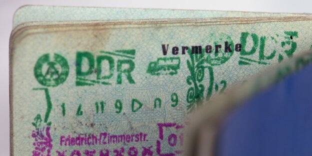 Vermerk in DDR-Pass Vermerk in DDR-Pass
