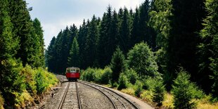 Die Oberweißbacher Berg- und Schwarzatalbahn im Thüringer Wald.