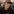 Mann mit brauner Basecap und Brille