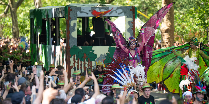 Parade am Karneval der Kulturen