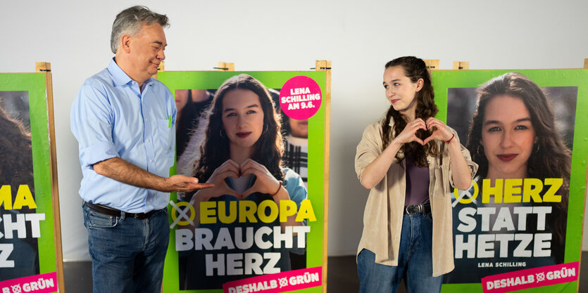 Lena Schilling, Spitzenkandidatin für die EU-Wahl, und Österreichs Grünen-Chef Werner Kogler beim Wahlkampf