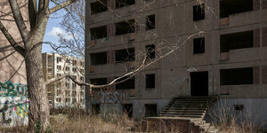 Ruinen von verlassenen Wohnhäusern