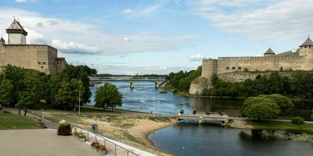 Blick auf den Fluss Narva