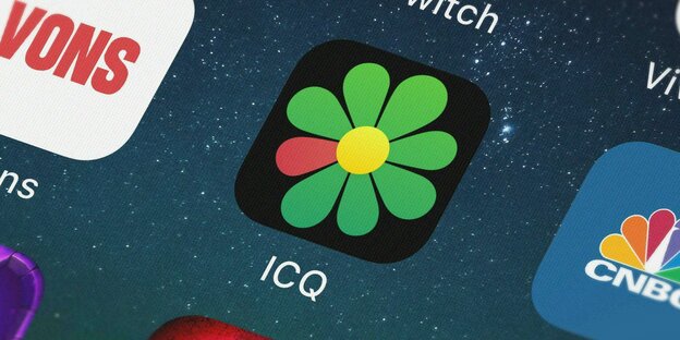 Das ICQ App Icon auf einem Display