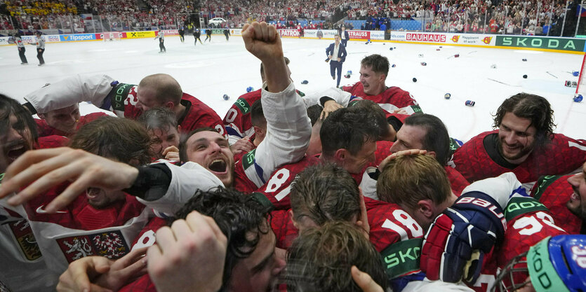 Jubelnde tschechische Eishockeyspieler