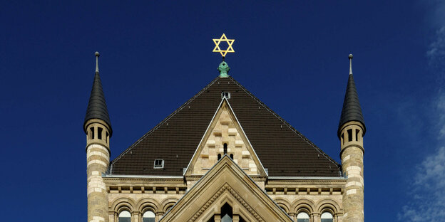 Dach einer Synagoge.