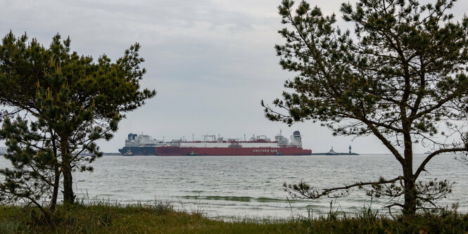 LNG-Schiffe im Hafen.