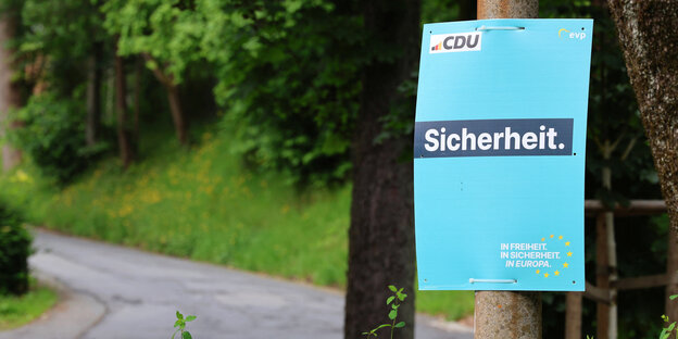 Ein Wahlplakat der CDU mit dem Slogan "Sicherheit" in Sonneberg, Thüringen