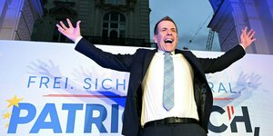 FPÖ-Spitzenkandidat Harald Vilimsky jubelt auf der Wahlparty der FPÖ