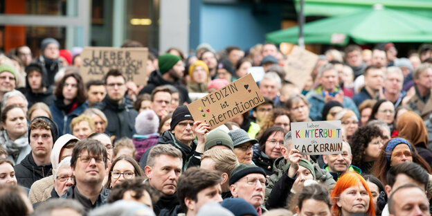 Großdemo gegen Rechts AfD in der Innenstadt von Jena in Thüringen im Februar 2024.