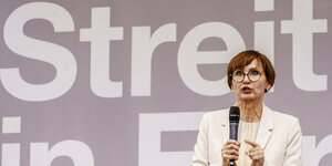Bettina Stark-Watzinger (FDP), Bundesbildungsministerin, spricht auf einer Wahlkampfveranstaltung der FDP.