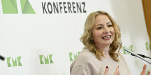 Christine Streichert-Clivot bei einer Pressekonferenz