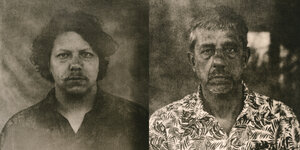 Porträtaufnahmen von Julian Knoth und Thomas Götz in Sepiafarben. Die beiden Musiker blicken in die Kamera. Knothh trägt ein dunkles Hemd. Götz trägt ein helles Hemd mit einem Pflanzen-Print
