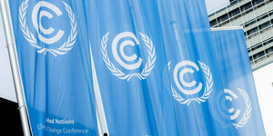 Fahnen der UNFCCC - United Nations Climate Change Conference - am Hauptsitz im UN Campus in Bonn am 3.6.2024