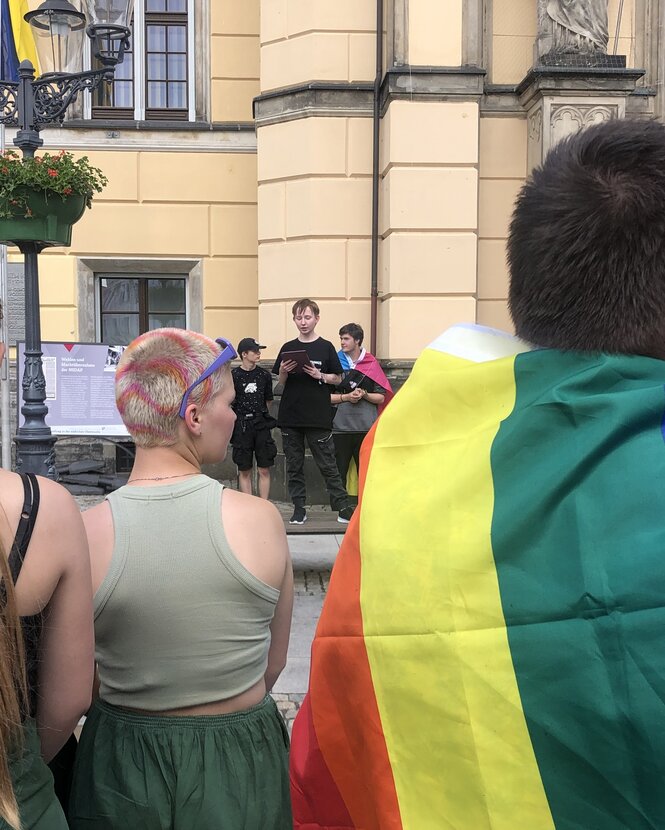 Menschen bei einer Demonstration.