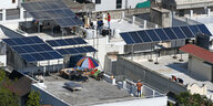 Solarpanele auf Häuserdächern