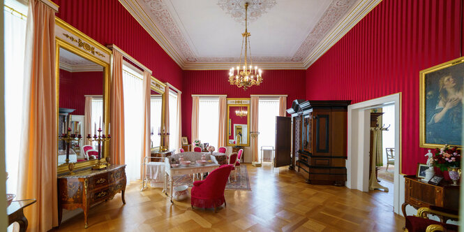 Nobel eingerichtetes Zimmer in einem Schloss