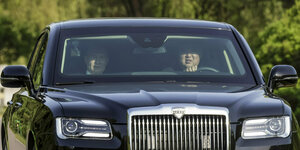 Putin und Kim Jong Un in einer Limousine