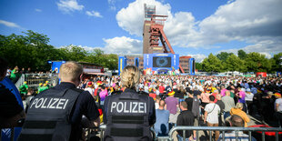 Polizei auf der Fanmeile Gelsenkirchen.