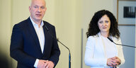 Das Foto zeigt Regierungschef Kai Wegner von der CDU und Sozialsenatorin Cansel Kiiziltepe von der SPD.