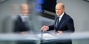 Olaf SCholz spricht im Bundestag