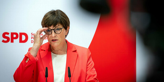 Saskia Esken, SPD-Parteivorsitzende, spricht nach der Sitzung von Präsidium und Parteivorstand während der anschließenden Pressekonferenz im Willy-Brandt-Haus.