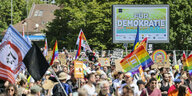Demoszenerie der Proteste gegen den AfD-Parteitag in Essen