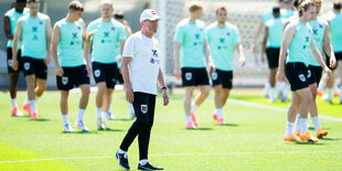 Ralf Rangick beim Training mit seiner Mannschaft.