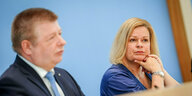 Nancy Faeser (SPD), Bundesministerin für Inneres und Heimat, und Thomas Haldenwang, Präsident des Bundesamtes für Verfassungsschutz (BfV), stellen bei einer Pressekonferenz den Verfassungsschutzbericht 2023 vor.