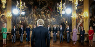 Die Minister der neuen niederländischen Regierung werden vom niederländischen König Willem-Alexander im königlichen Palast Huis ten Bosch vereidigt.